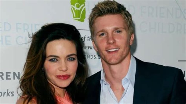 Amelia Heinle and Thad Luckinbill Back Together: A Comprehensive Look at Their Journey