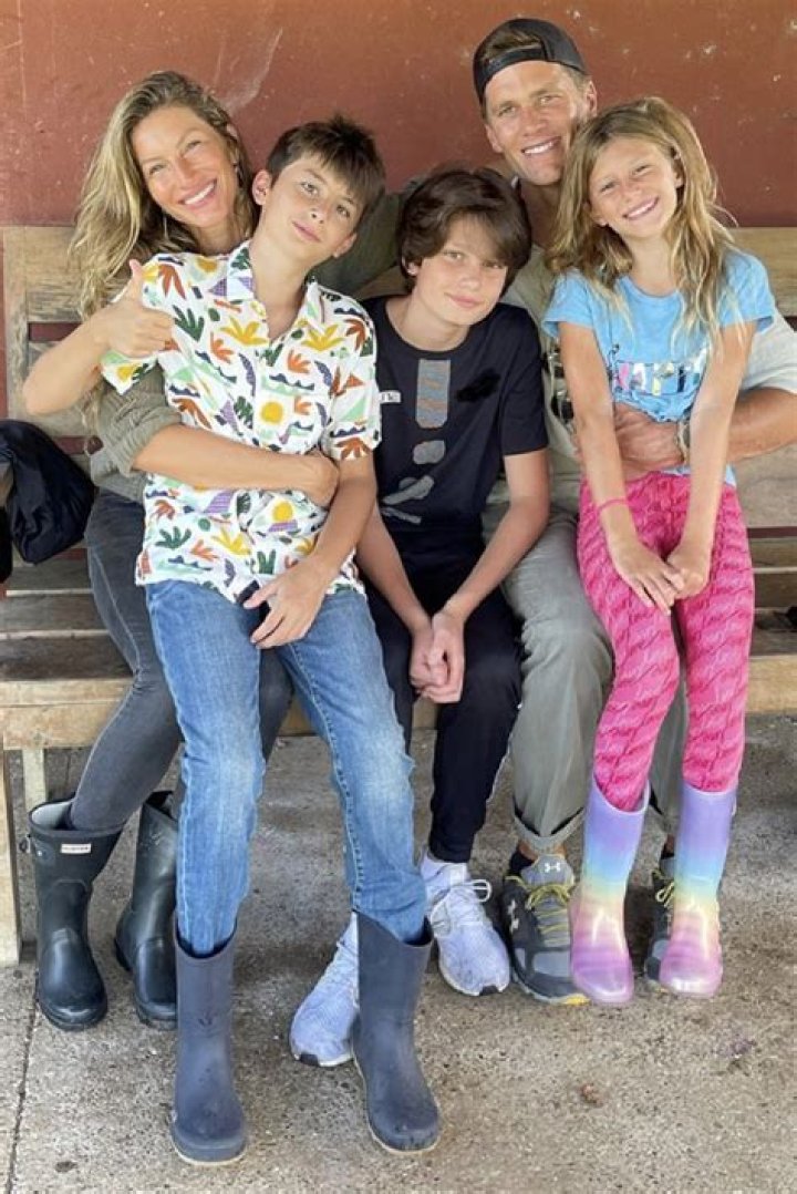 Brad Paisley: A Glimpse into His Wife and Kids