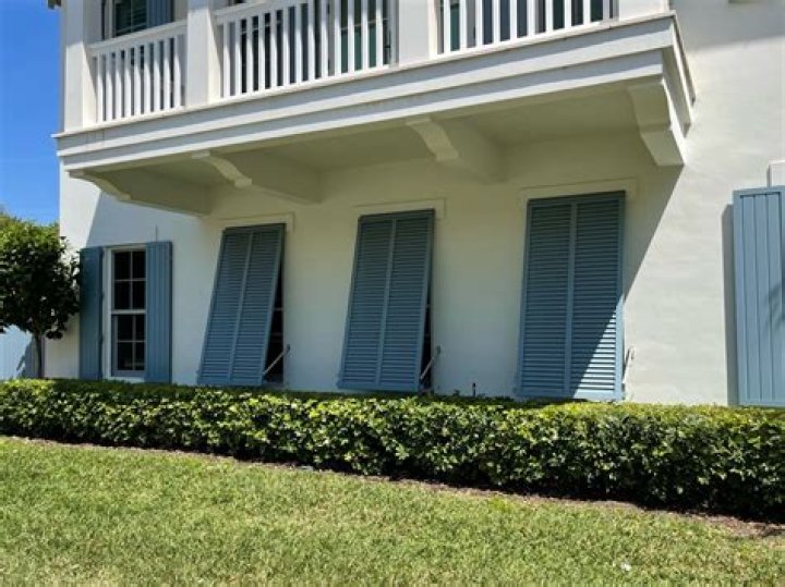 Discover Houses with Stunning Decorative Doors in Pinellas, Florida