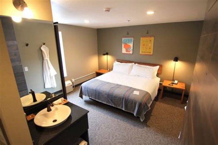 Discover the Charm of Lismore Hotel Eau Claire