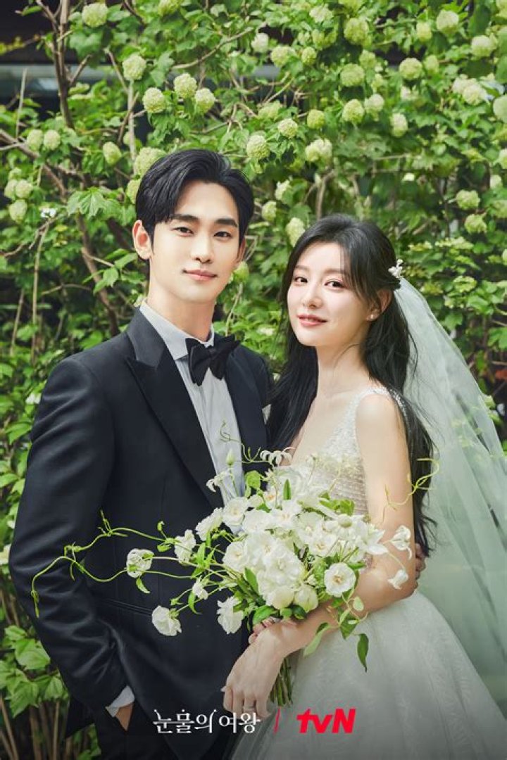 Discovering Kim Soo-hyun's Love Life: Who is His Girlfriend?