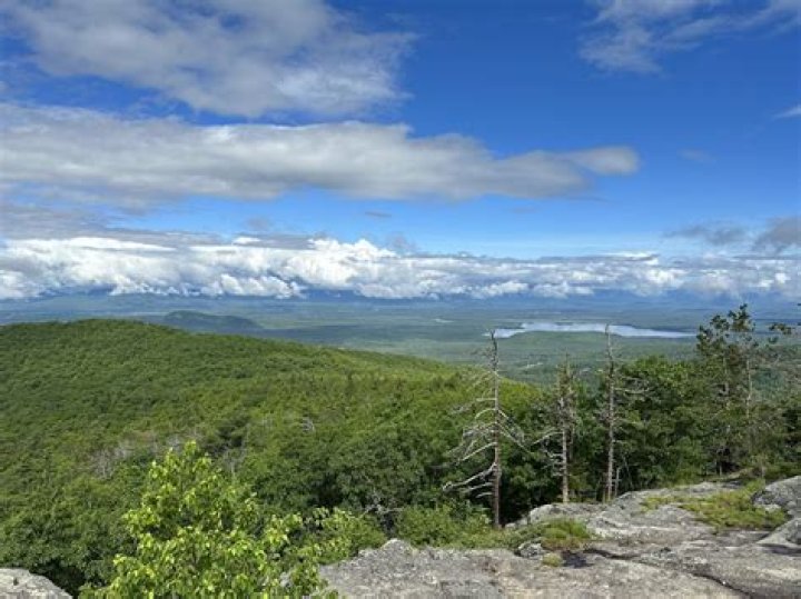 Discovering the Beauty of Pleasant Mountain, Maine