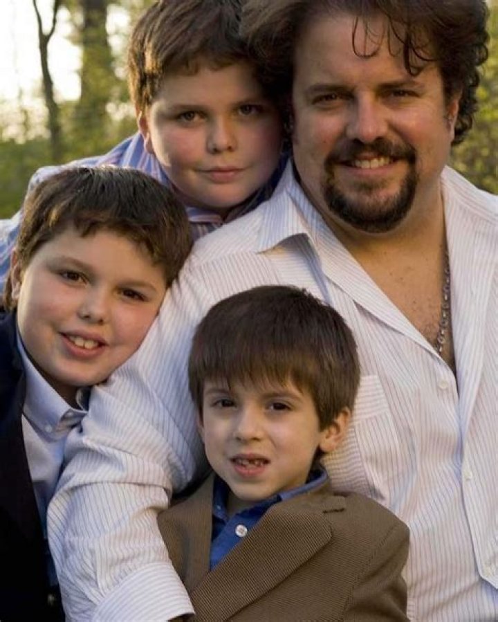 Discovering the Life of Raul Esparza and His Children