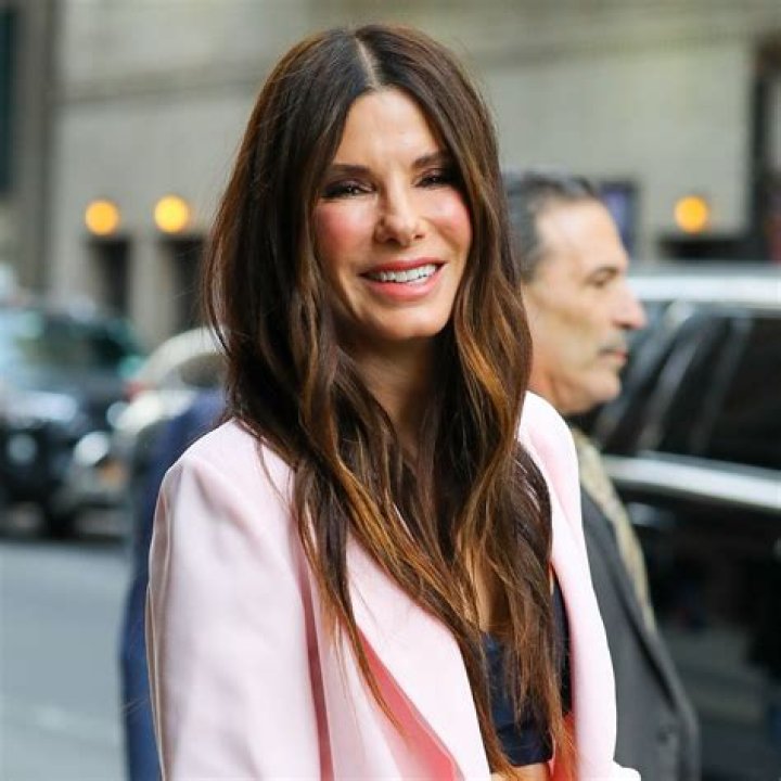 Does Sandra Bullock Smoke: Unveiling the Truth About Her Lifestyle