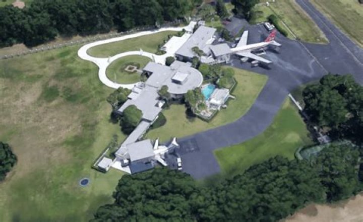 Exploring the Enigmatic Casa de John Travolta