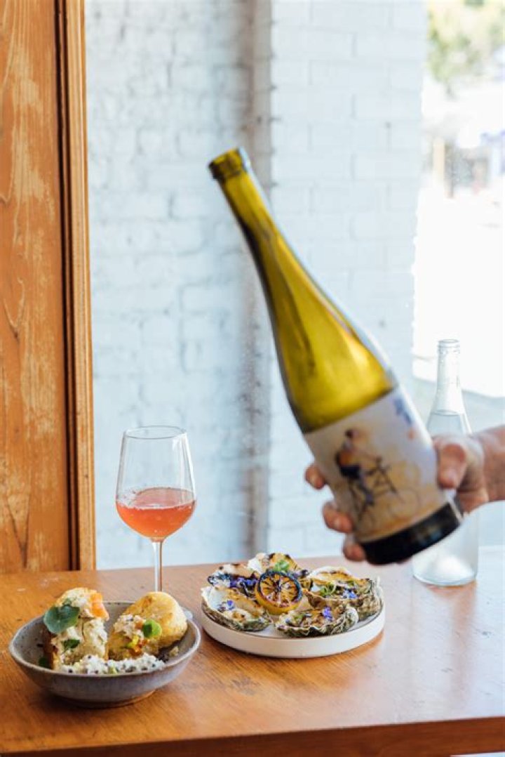 Exploring the Essence of Crudo e Nudo: A Celebration of Raw and Naked Flavors