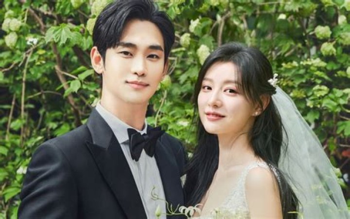 Exploring the Intricacies of Kim Soo Hyun's Relationship Journey