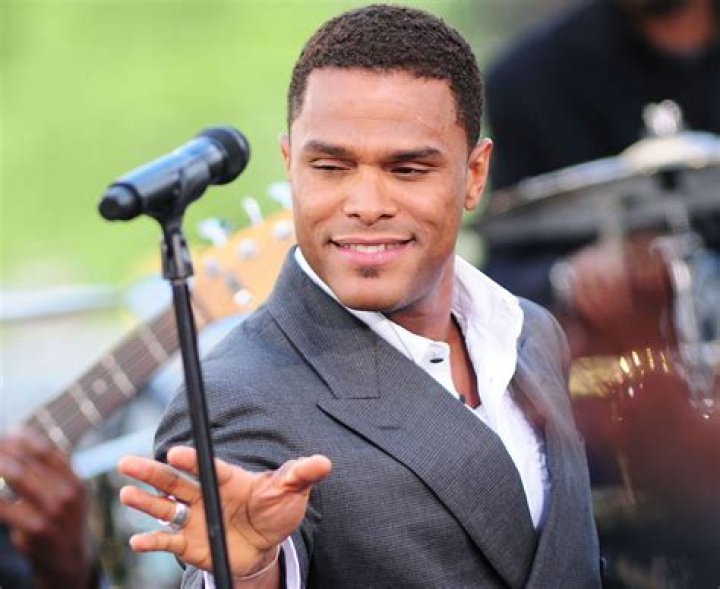 Exploring the Soulful Journey of Maxwell the Singer-Songwriter