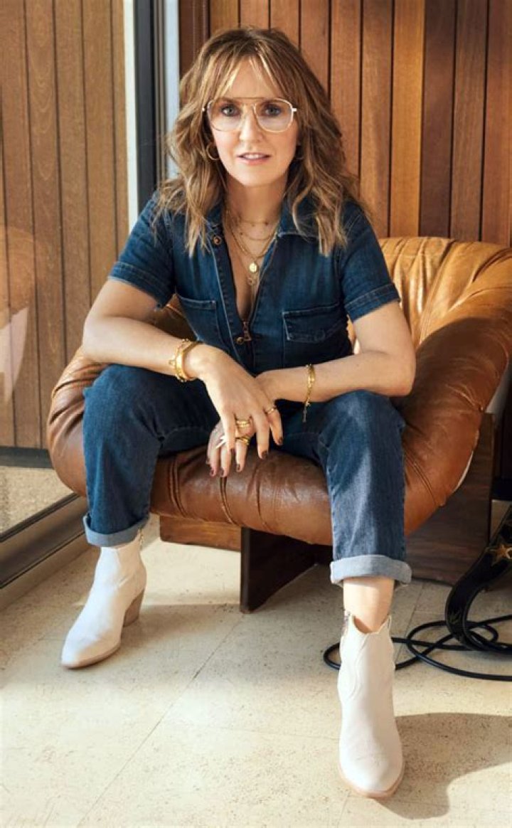 How Tall is Liz Phair? Unveiling the Height of the Iconic Singer-Songwriter