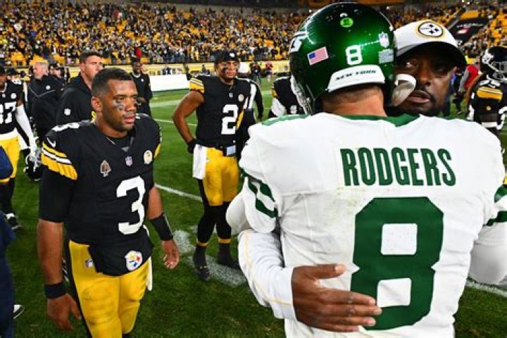 Intriguing Reactions: Aaron Rodgers Upset by Jets Timeout Decision