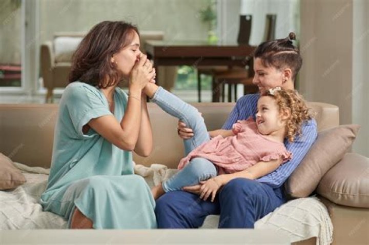 Kid and Mom CCTV Video: Como Buscar and Unlock Hidden Moments