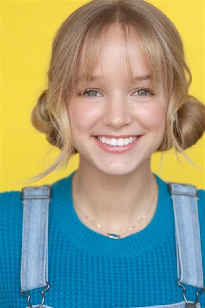 Lara Lane - The Rising Star in the Entertainment Industry