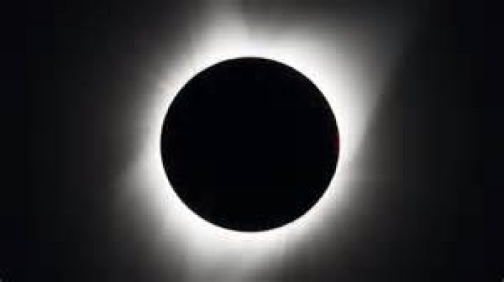 Mesmerizing Solar Eclipse Photos Captured Today: A Cosmic Spectacle