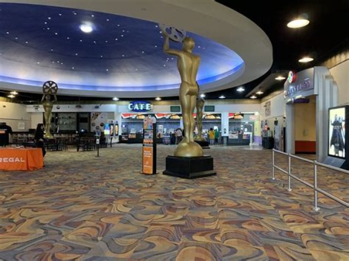 Regal Crossroads - Bellevue: The Ultimate Entertainment Destination