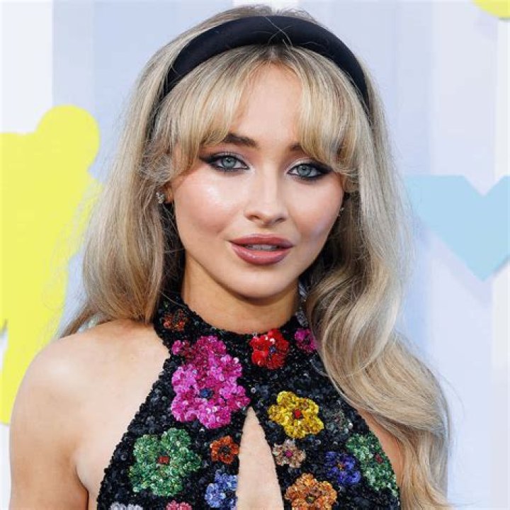 Sabrina Carpenter's Height: The Truth Behind the Numbers