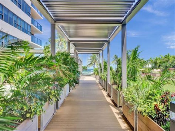 The Ultimate Escape: Discovering the Alexander All Suite Oceanfront Resort in Miami, FL