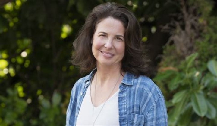 Unveiling the Life and Career of Robin Weigert: A Talented Actress