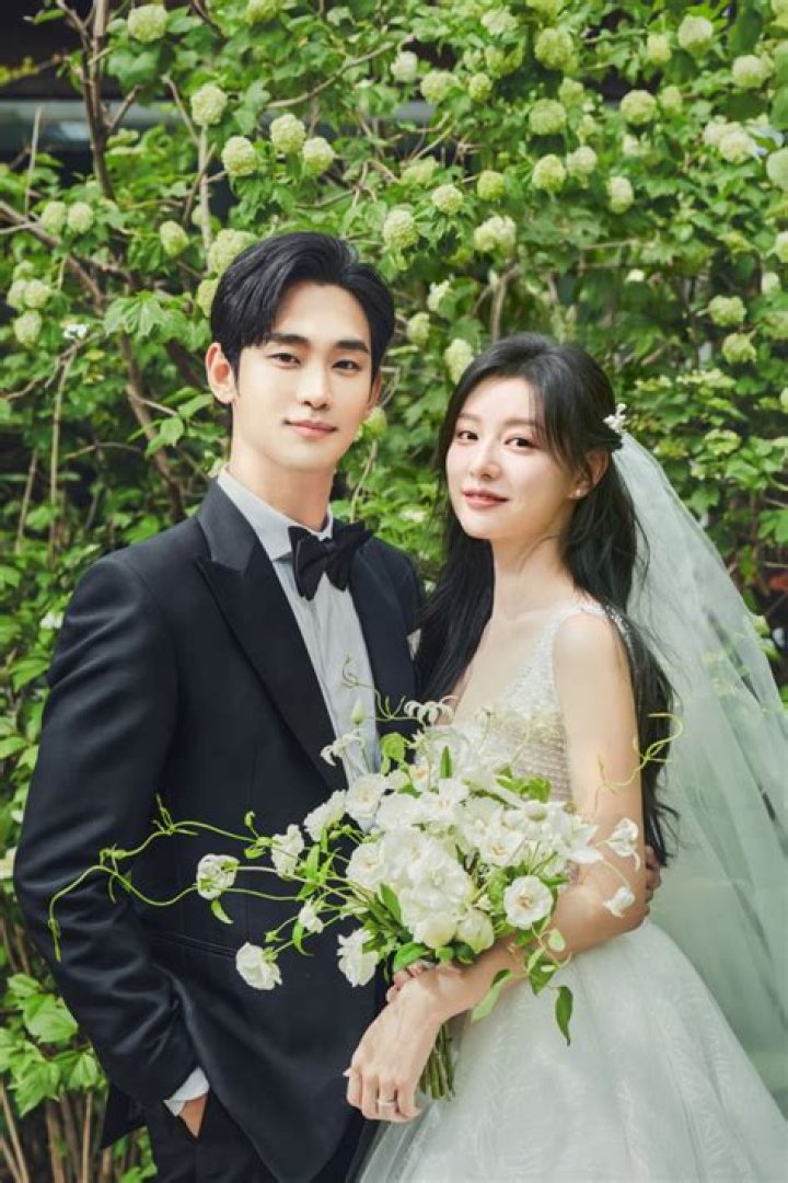 Unveiling the Mystery: Kim Soo Hyun's Wife Photo
